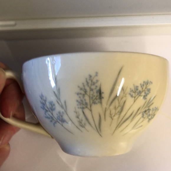 4 mismatched irregular vintage Syracuse China coffee cups, 1 w/matching saucer - Picture 9 of 12